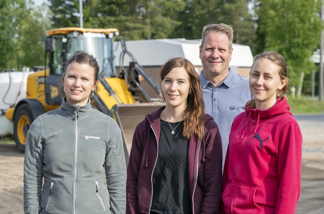 Jaana Koivistolla, Sari Hyypällä, Mika Hultqvistilla sekä Laura Tuomikoskella  on kaikilla hyviä kokemuksia OSAOn opiskelijoista.