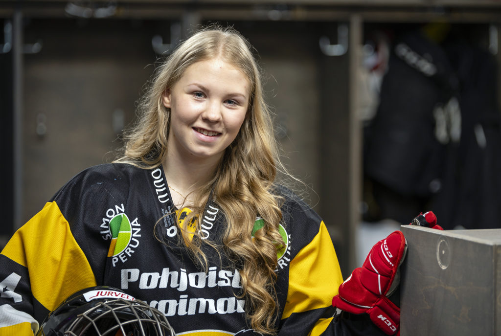 Anna-Kaisa Antti-Roiko jääkiekkovarusteissa.