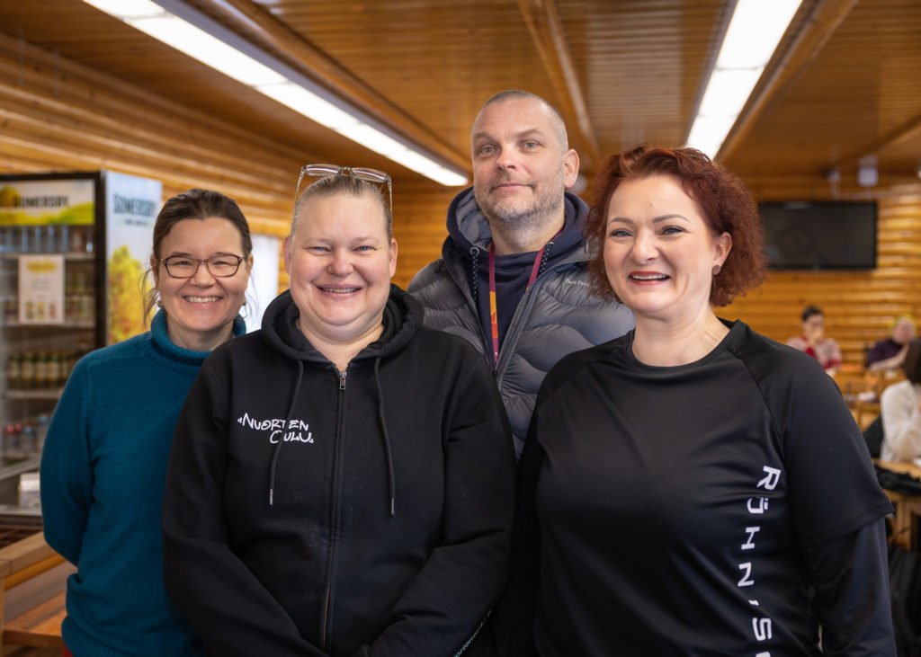 Kuvassa neljä Oulun kaupungin nuorisotyöntekijää.