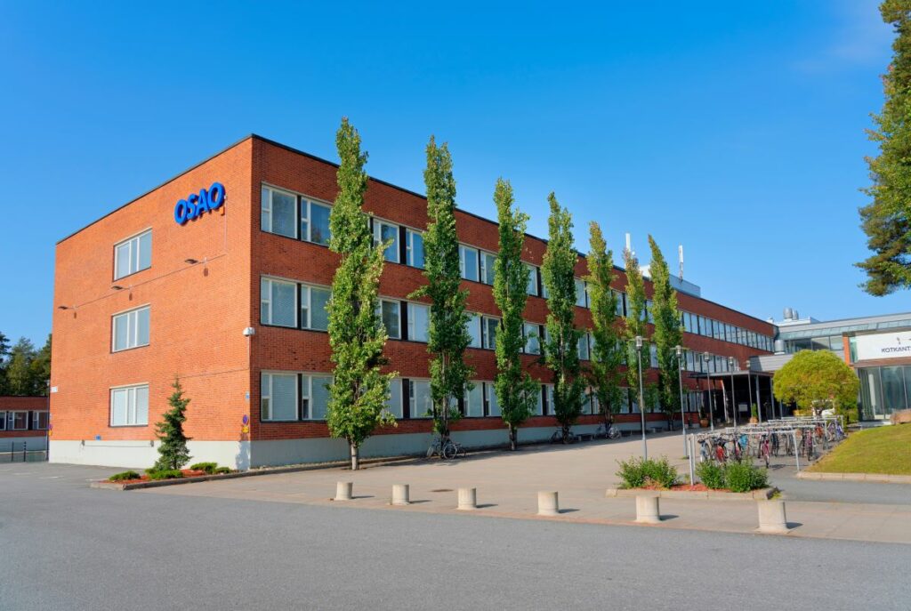 OSAOn punatiilinen rakennus osoitteessa Kotkantie 1 Oulu.