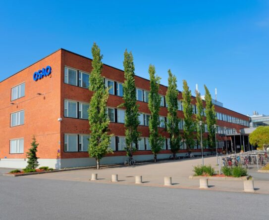 OSAOn punatiilinen rakennus osoitteessa Kotkantie 1 Oulu.