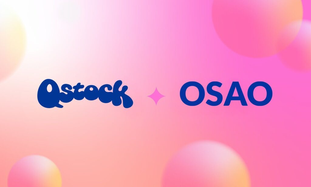 Kuvassa on Qstock ja OSAO -logot vaaleanpunaisella taustalla, jossa on pyöreitä värikkäitä kuvioita.