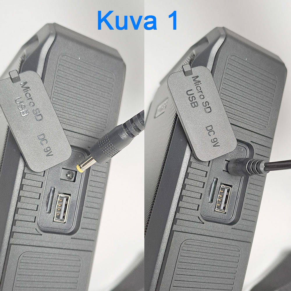 Kuva 1: Kaksi lähikuvaa mustasta laitteesta, jossa on näkyvissä liitännät: Micro SD, USB ja DC 9V. Ensimmäisessä kuvassa DC 9V -porttiin on liitetty kaapeli. Toisessa kuvassa portit ovat tyhjiä. Liitäntöjen suojus roikkuu avoimena.